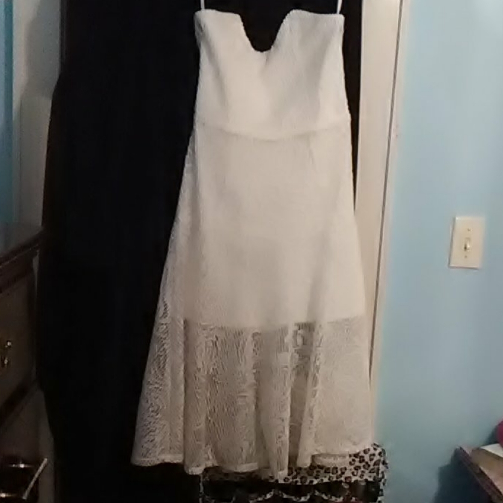 Dress - Picture 3 of 3